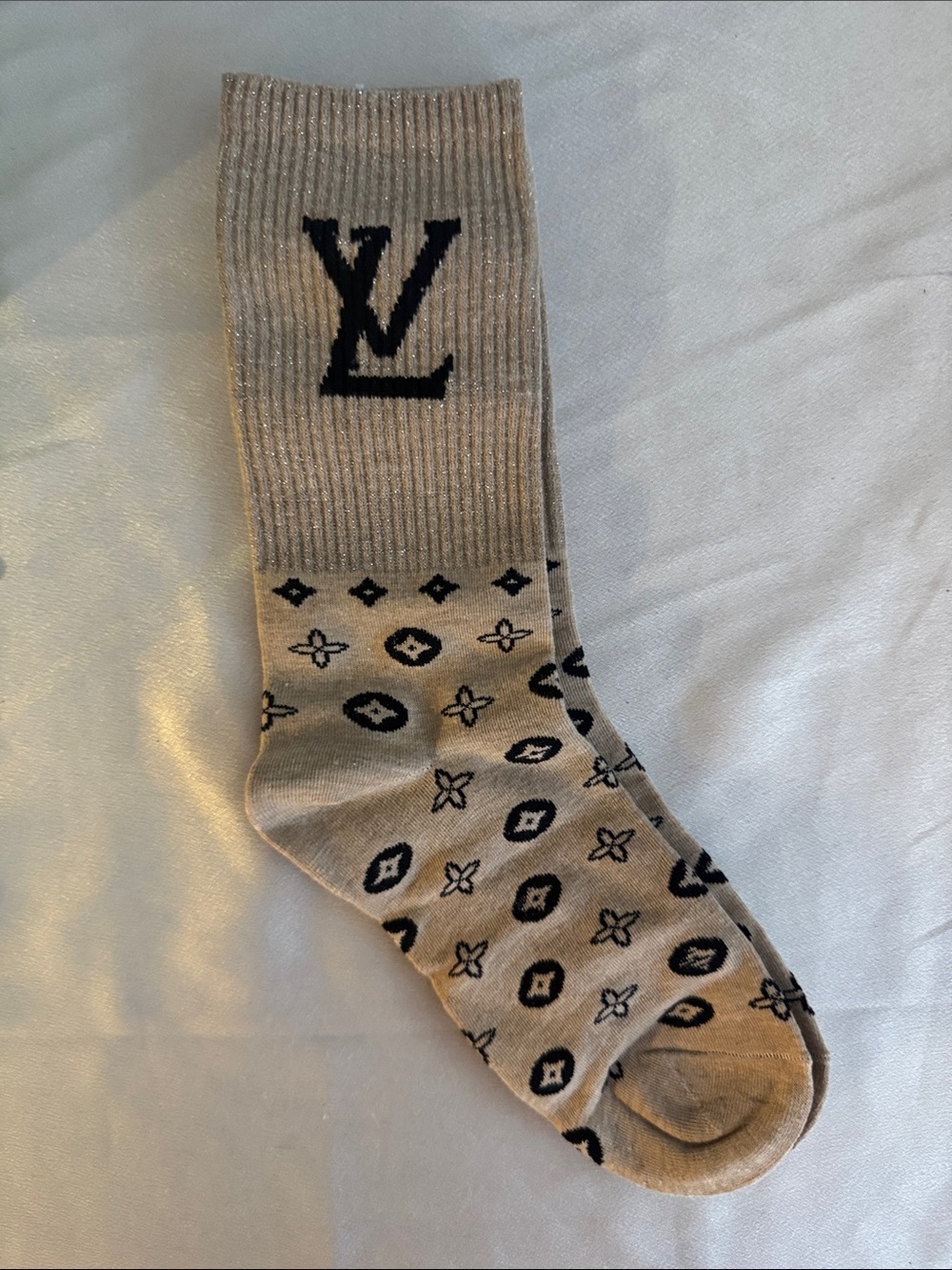 New! Louis Vuitton Luxury Beige Logo Crew Socks - Black Pattern